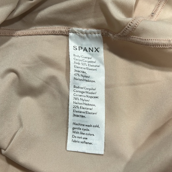SPANX Womens Size 1X Thinstincts Compression Tank Top Soft Nude‎ - Picture 2 of 4
